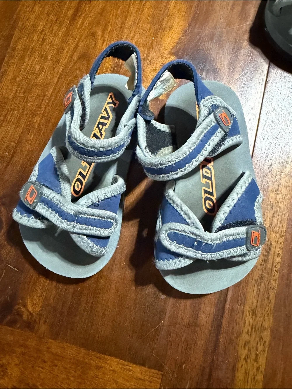 Old Navy Kids Outdoor Hook-and-Loop Sandals in Gray and Pink